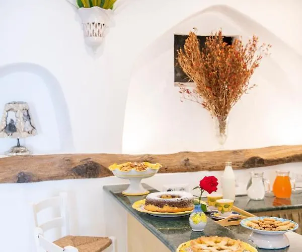 לינה וארוחת בוקר La Borragine 4*