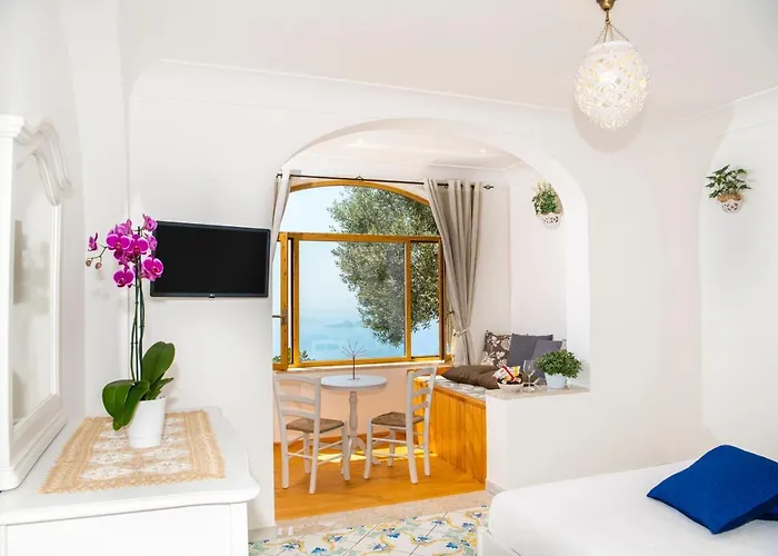 לינה וארוחת בוקר La Borragine 4*